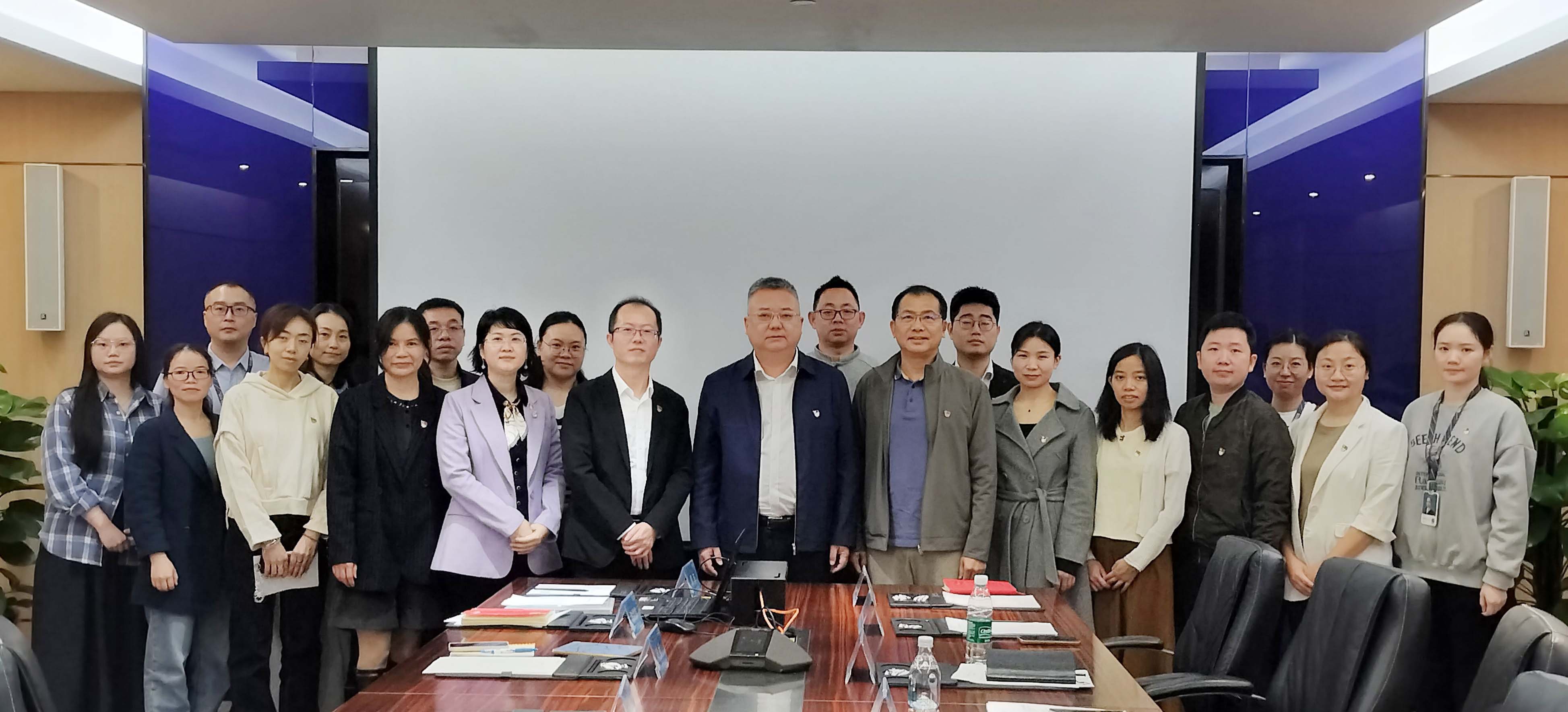 李程任深圳市jinnianhui今年会供应链股份有限公司党委书记，钟志华任党委副书记、纪委书记